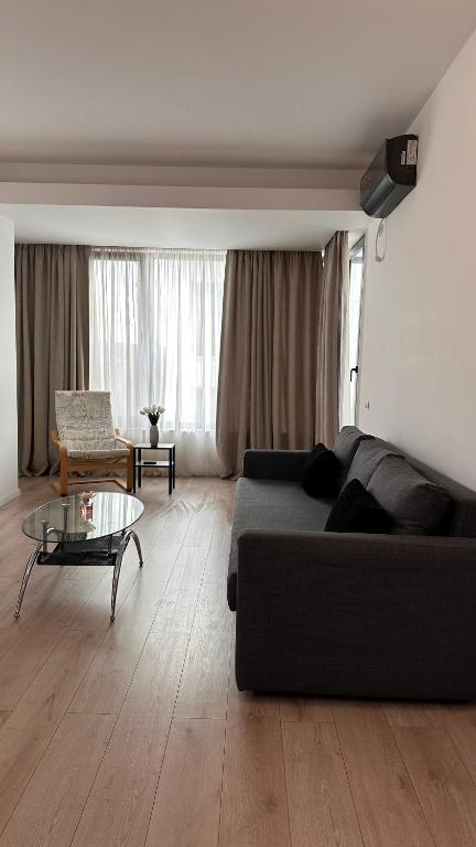Apartament 1 — living spațios