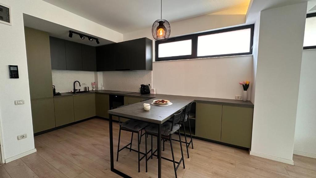 Bucătărie open-space modernă