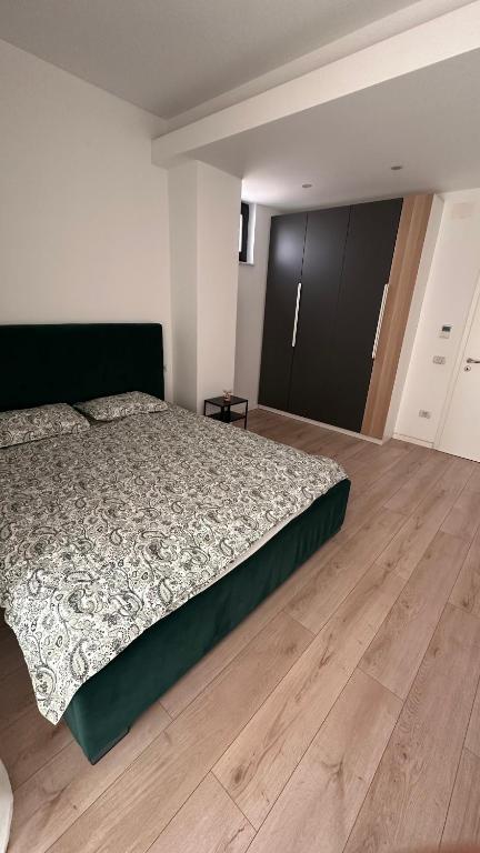 Apartament 2 — dormitor cu design contemporan